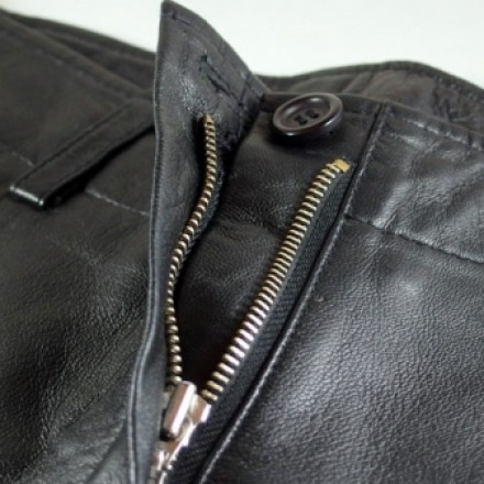 Kaputter Reißverschluss in Lederhosen erneuern für wenig Geld