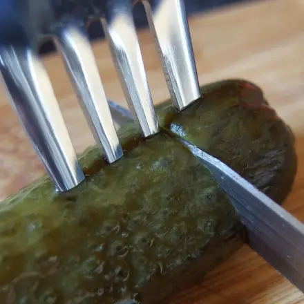 Gurken schnell und einfach schneiden