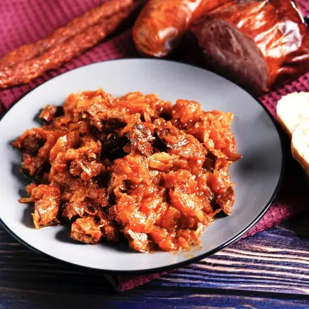 Polnische Spezialität: Bigos aus Wurst- und Fleischresten