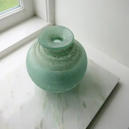 Verschmutzte Blumenvasen
