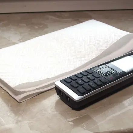 Telefonieren mit Teighänden