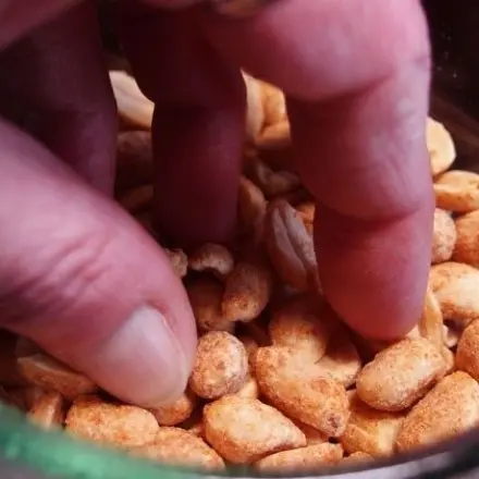 Eklige Erdnüsse in der Bar