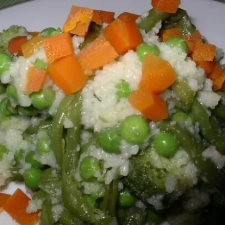 Couscous mit grünem Gemüse in Kräutersauce - vegan, preiswert
