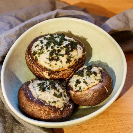 Gefüllte große Champignonköpfe, vegetarisch und lecker