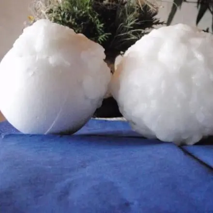 Schneebälle aus Wachs (zur Dekoration)