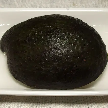 Aufgeschnittene Avocados aufbewahren, ohne dass sie braun werden