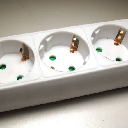 Steckdosenleiste reinigen