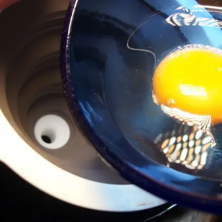 Eigelb und Eiweiß trennen