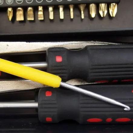 Häkelnadel entfernt z.B. Haare aus dem Abfluss