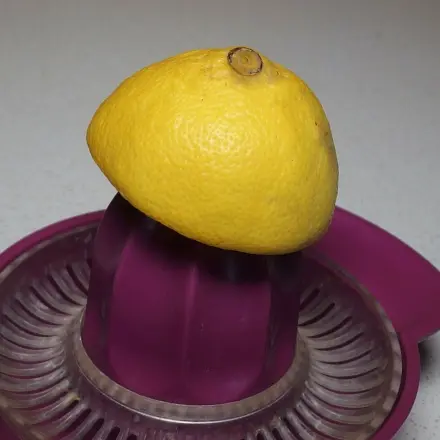 Zitrone auspressen leichtgemacht