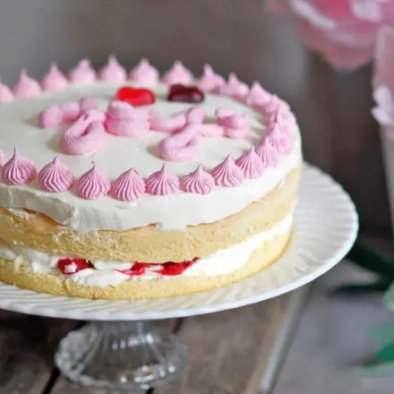 Kuchen direkt auf der Kuchenplatte dekorieren