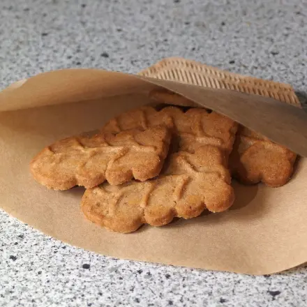 Kaffeefilter aus Papier dienen beim Picknick als Essgeschirr