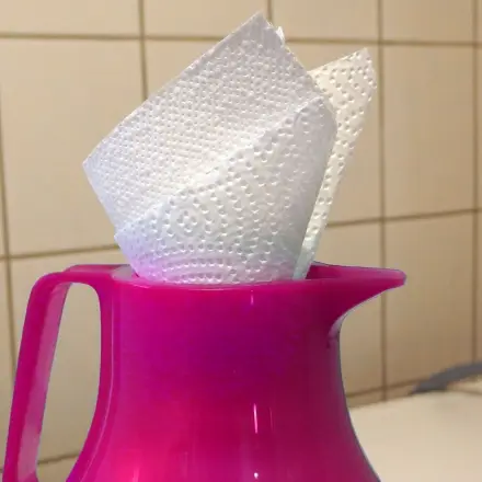 Thermoskannen mit Zewatüchern reinigen