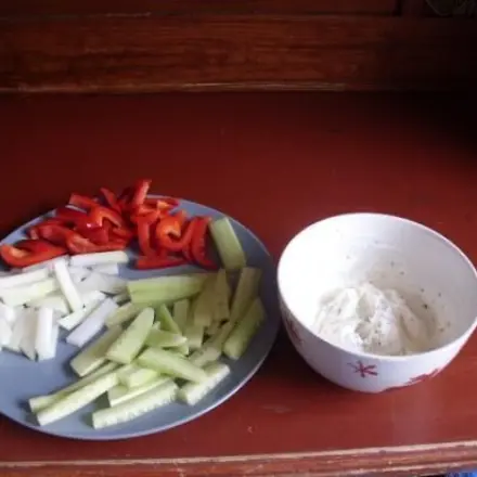 Frischkäse-Dip mit Gemüse