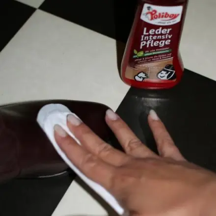 Schuhe mit Slipeinlagen putzen & polieren - schnell & preiswert