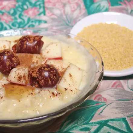 Fruchtiges Hirsefrühstück