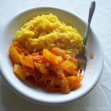 Gelber Reis mit süß-saurer Soße