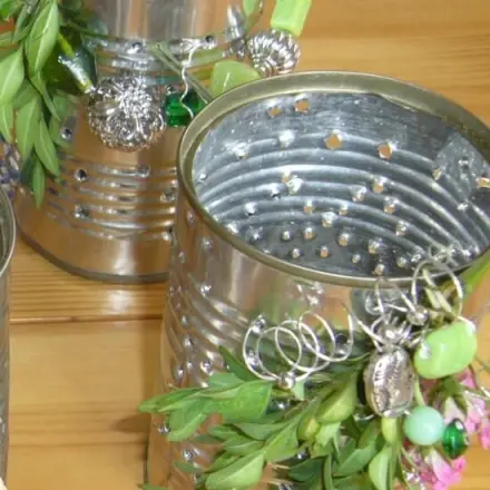 Windlichter aus alten Konservendosen