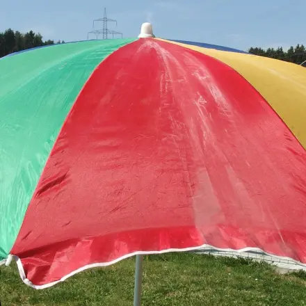 Schimmel am Sonnenschirm entfernen
