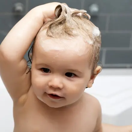 Haare waschen bei Kleinkindern