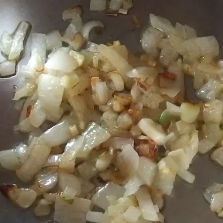 Roter Reis als Beilage zu Gegrilltem