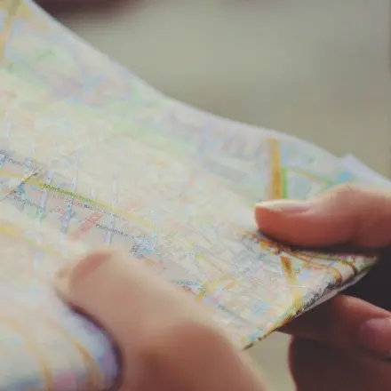 Teile des Stadtplans fotografieren - dicken Stadtplan zu Hause lassen