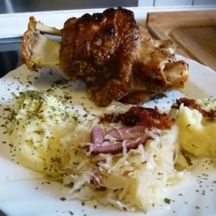 Knusprige Schweinshaxe im Bratschlauch: die Küche bleibt sauber