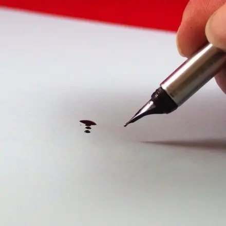 Tintenflecke auf Papier ohne Tintenkiller beseitigen