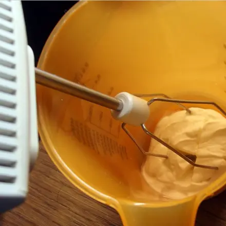 Geringe Menge Sahne steif schlagen