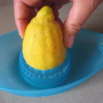 Zitrone auspressen - mehr Saft mit weniger Kraft