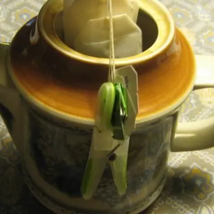 So rutschen Teebeutel nicht aus der Teekanne