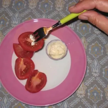 Gemäßigter Majo-Genuss mit dem Gabel-Trick (der Gabelbissen)