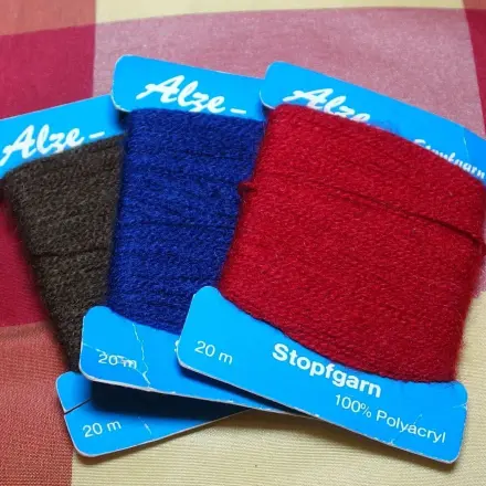 3 Männer im Haus & ihre Socken: Strümpfe mit Stopfgarn markieren