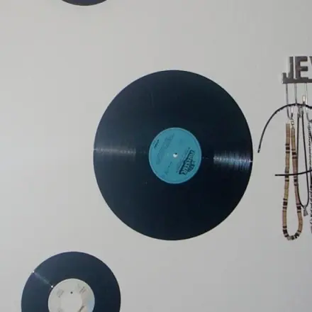 Deko im Retro-Look: Eine Schallplatten-Uhr