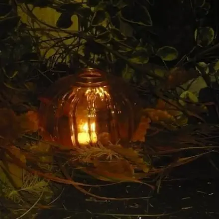 Windlichter aus alten Glas-Lampenschirmen