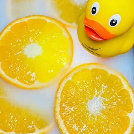 Badezusatz mit Orangen und Sahne