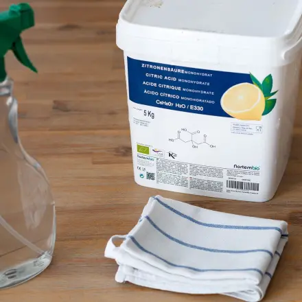 Selbstgemachte Mischung zum Bad- und Kloputzen