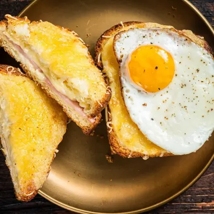 Uitsmijter (holländische Zwischenmahlzeit)