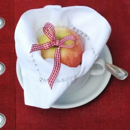 Tischdeko Idee zum versunkenen Apfelkuchen