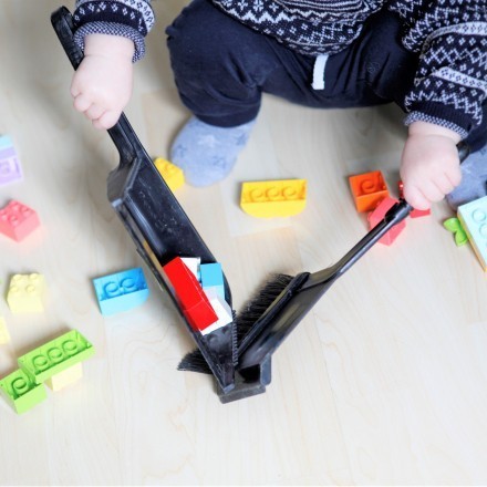 Kleine Spielzeuge wie Lego oder Bausteine, schnell aufräumen