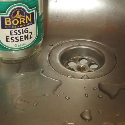 Abflüsse sauber halten mit Essig- oder Zitrusessenz