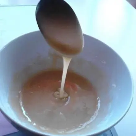 Gesichtsmaske: Maske aus Honig, Zucker, Milch und Mehl