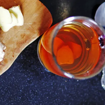 Ingwer-Salbei-Honig-Gebräu gegen Erkältung