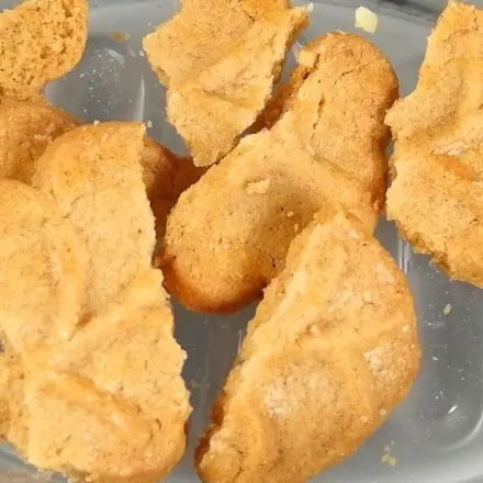 Zerbrochene Kekse für Desserts verwenden