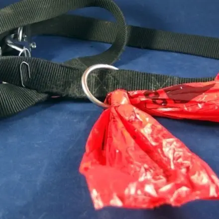 Tüte fürs Hunde-"Geschäft" sichtbar anbringen