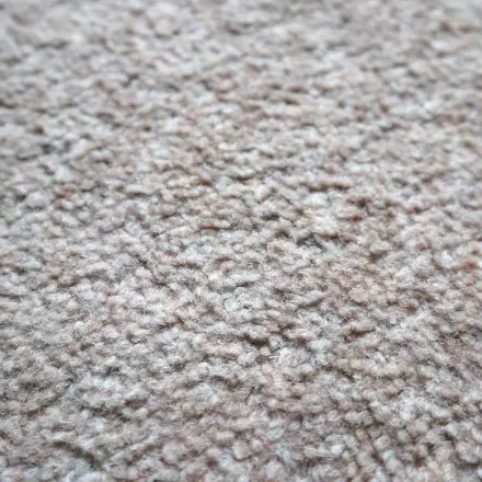 Derbe Flecken auf dem Teppich? Bremsenreiniger
