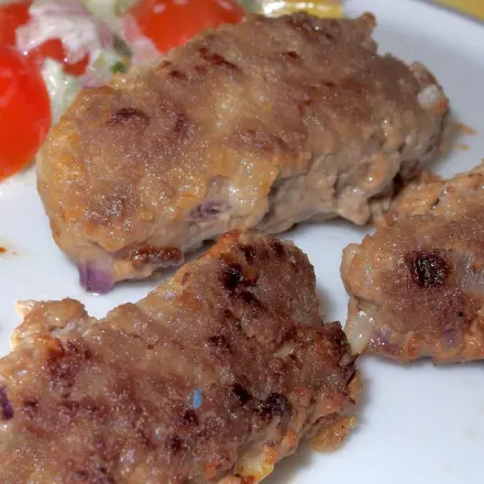 Cevapcici aus Fleisch vom Rind, Schwein und Schaf