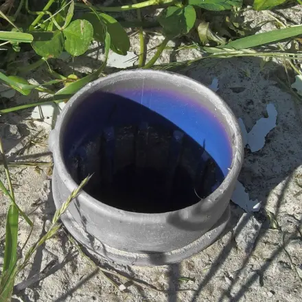 Sonnenschirmhalter vor Wasser/Rost schützen: mit einem Korken