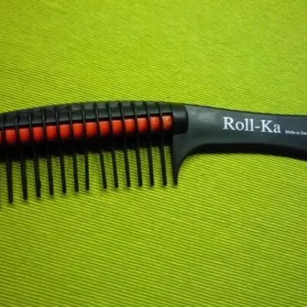 Verknotete Haare entwirren & Haarkuren gleichmäßig auftragen