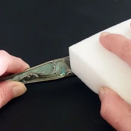 Silberbesteck reinigen mit Schmutzradierer